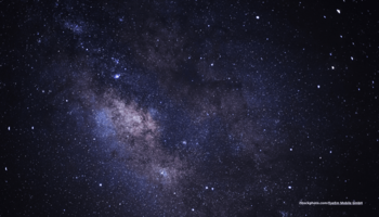 Das Foto zeigt einen Sternhaufen bei Nacht.