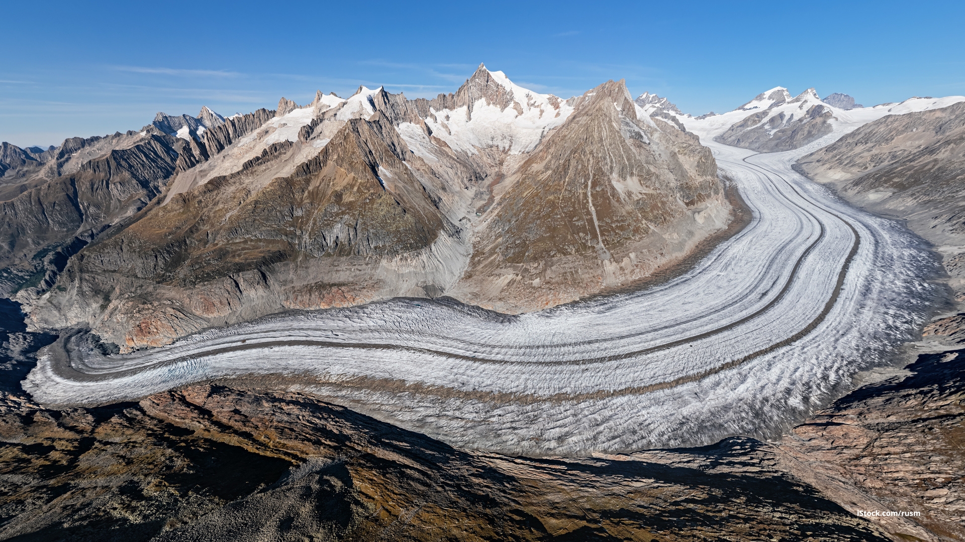 Das Foto zeigt den Aletschgletscher in der Schweiz.