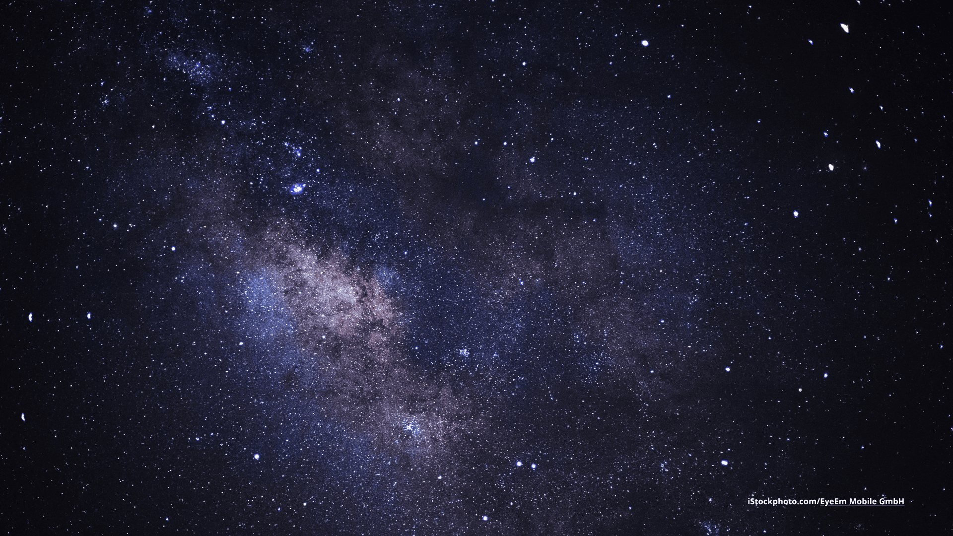 Das Foto zeigt einen Sternhaufen bei Nacht.